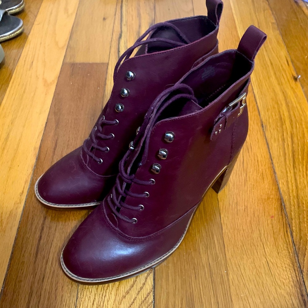 High-heeled boots NWOT